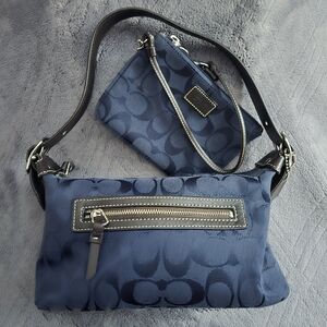 EUC Coach Navy Handbag & Wristlet 😊